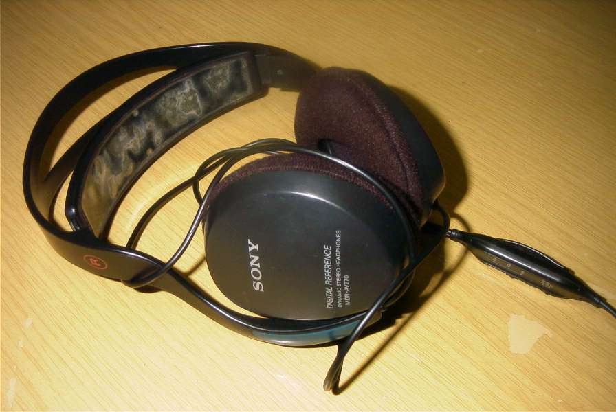 MDR-AV270