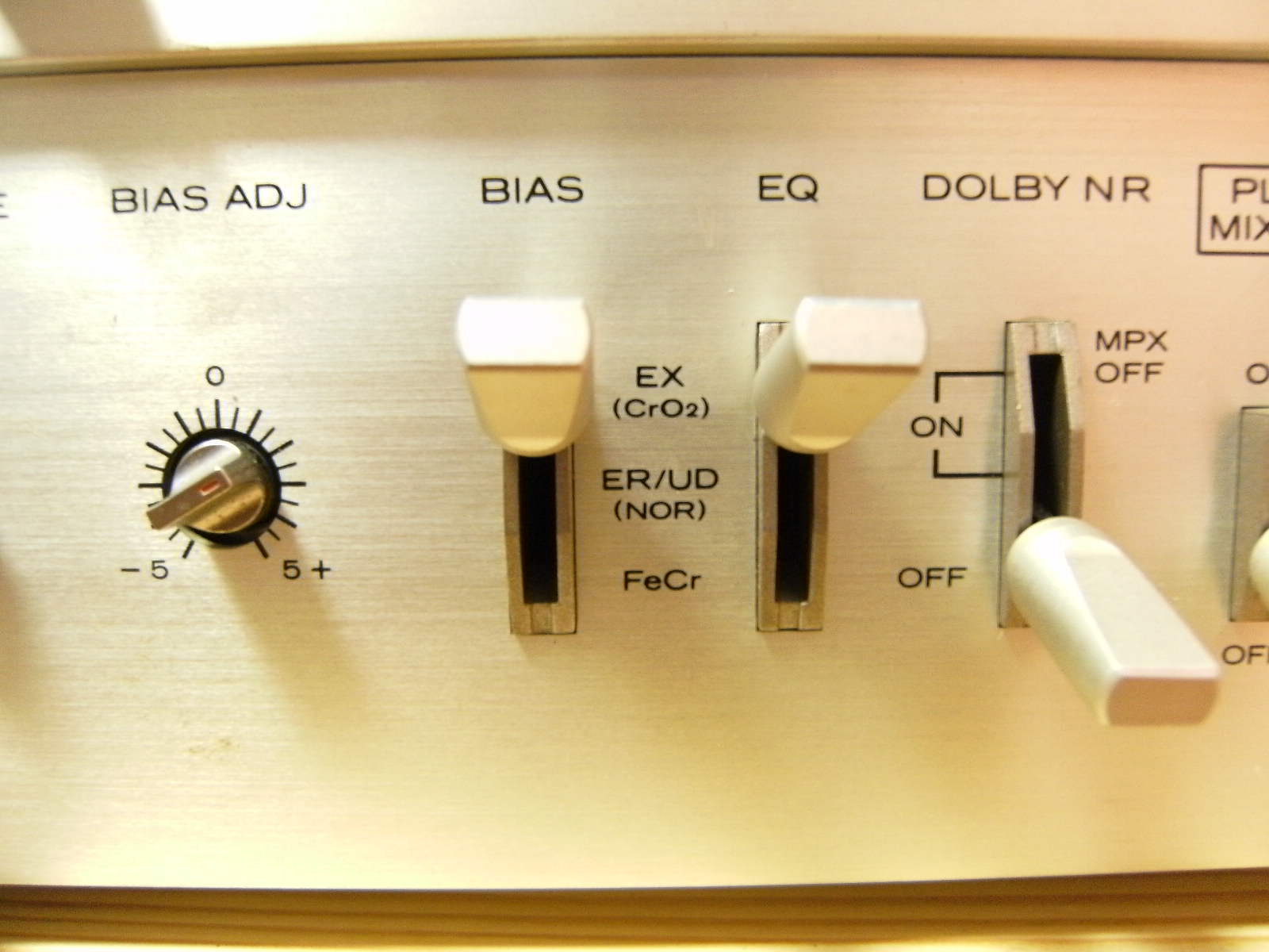 ローディのカセットデッキコレクション D-560