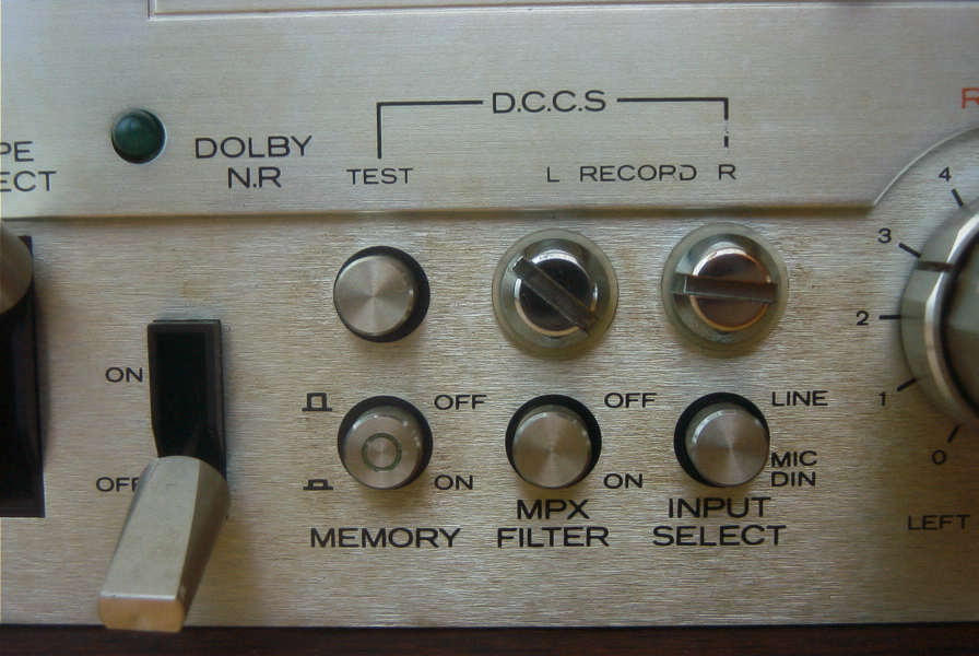 ローディのカセットデッキコレクション D-800